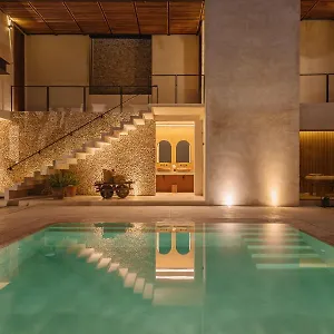 https://decu-downtown.hotelsmerida.org
